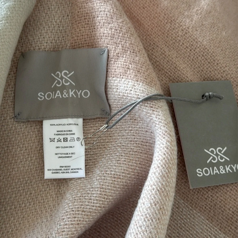 NWT Soia & Kyo Woven Wrap Scarfigan One Size
